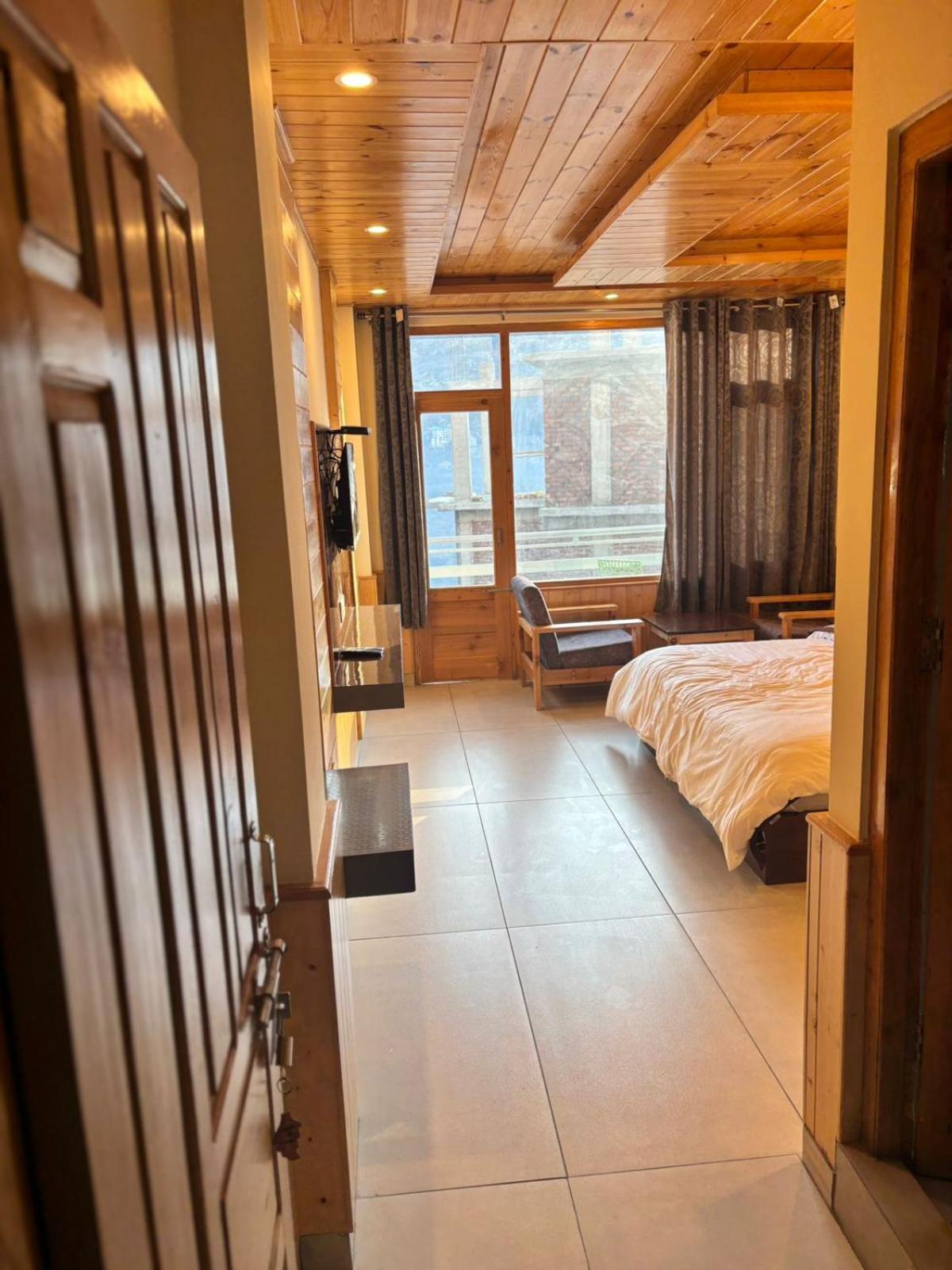 The Himalayan Sun Rise Hotel Manali (Himachal Pradesh)