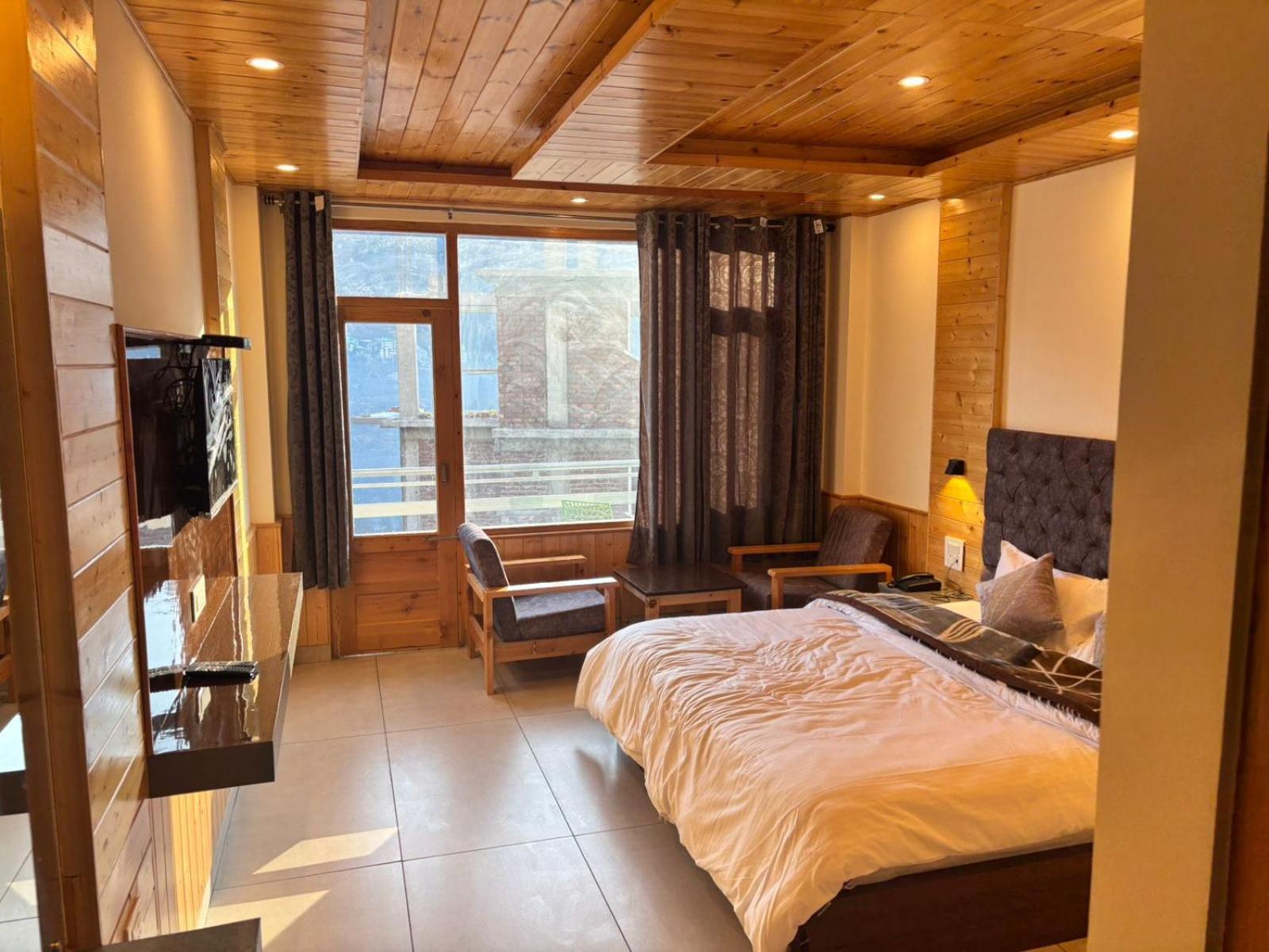 The Himalayan Sun Rise 3*